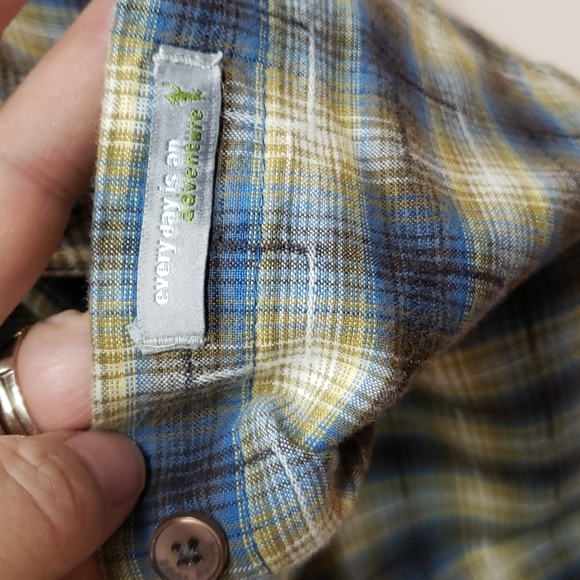 Size XL organic cotton Horny Toad short sleeve buttoned down shirt. B14 - Picture 4 of 9